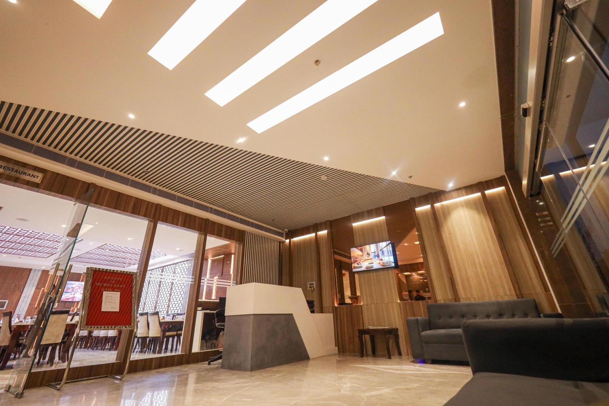 The Royal Legacy Hotel Лакнау Екстериор снимка