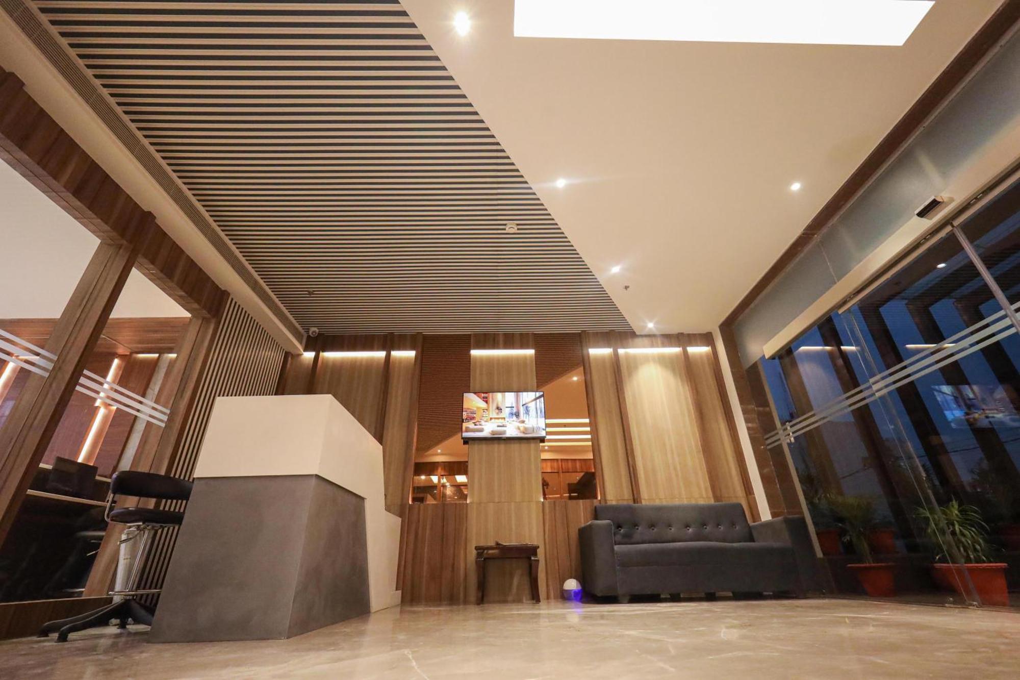 The Royal Legacy Hotel Лакнау Екстериор снимка