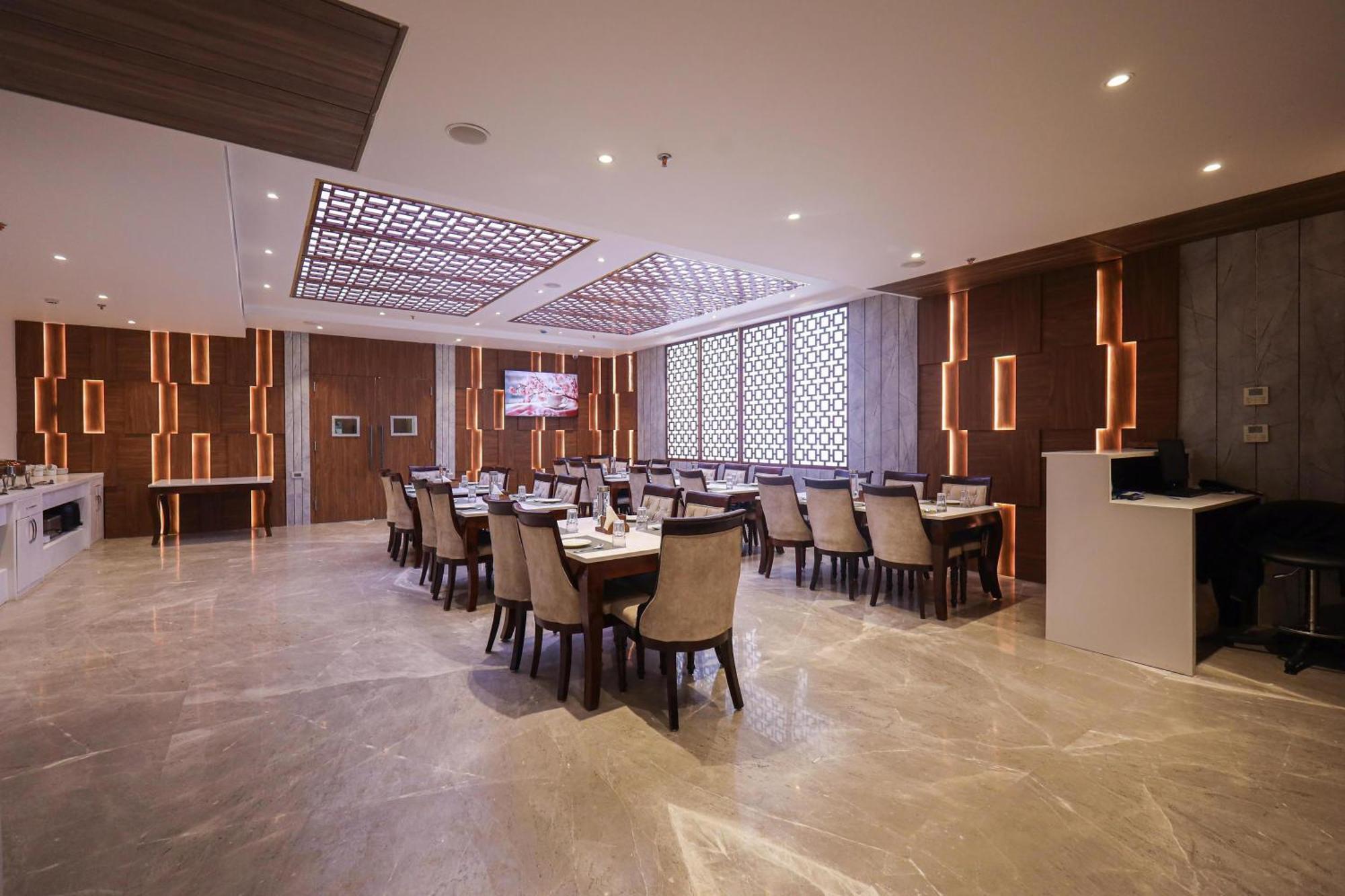 The Royal Legacy Hotel Лакнау Екстериор снимка