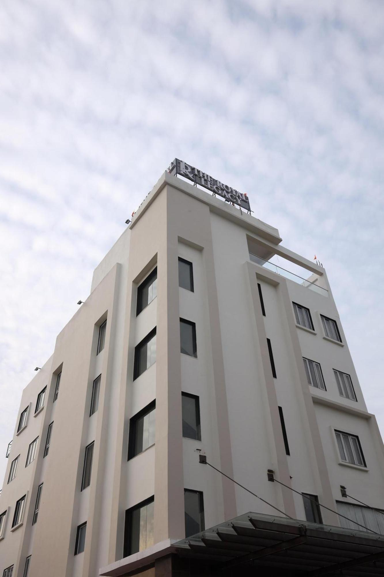 The Royal Legacy Hotel Лакнау Екстериор снимка